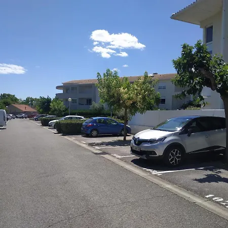 Apartment Rez De Jardin Avec Entre La Et Montpellier 10mn
